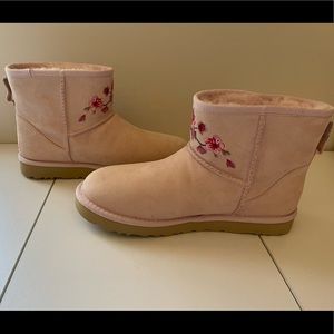 UGG Women Classic Mini Cherry Blossom Boots, Size 8